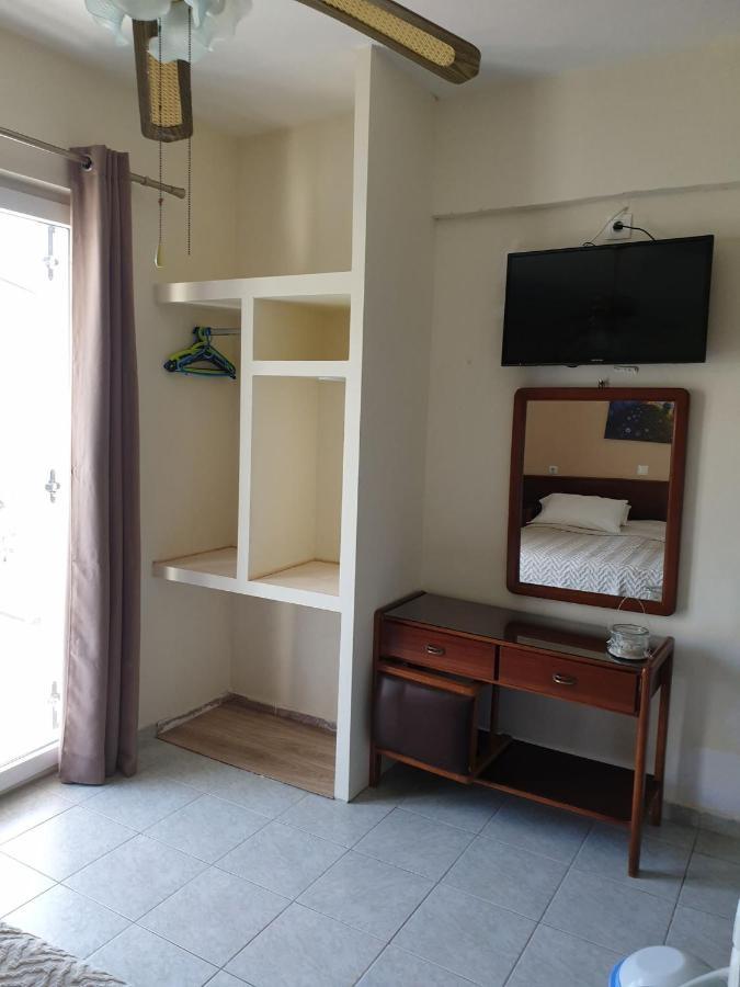 איה אפימיה Ballas Apartments מראה חיצוני תמונה