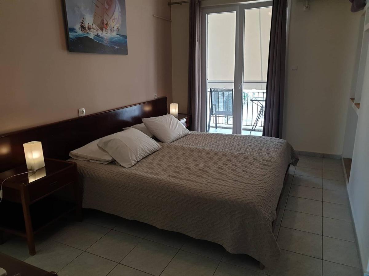 איה אפימיה Ballas Apartments מראה חיצוני תמונה