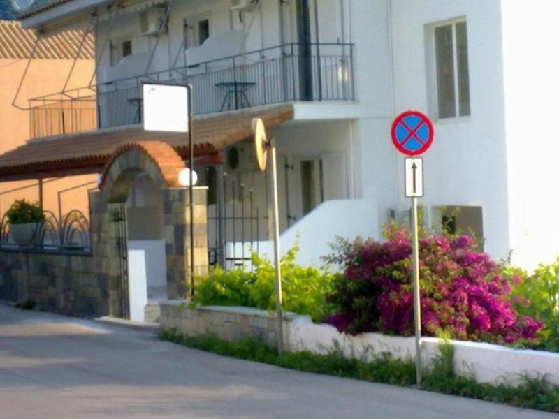 איה אפימיה Ballas Apartments מראה חיצוני תמונה