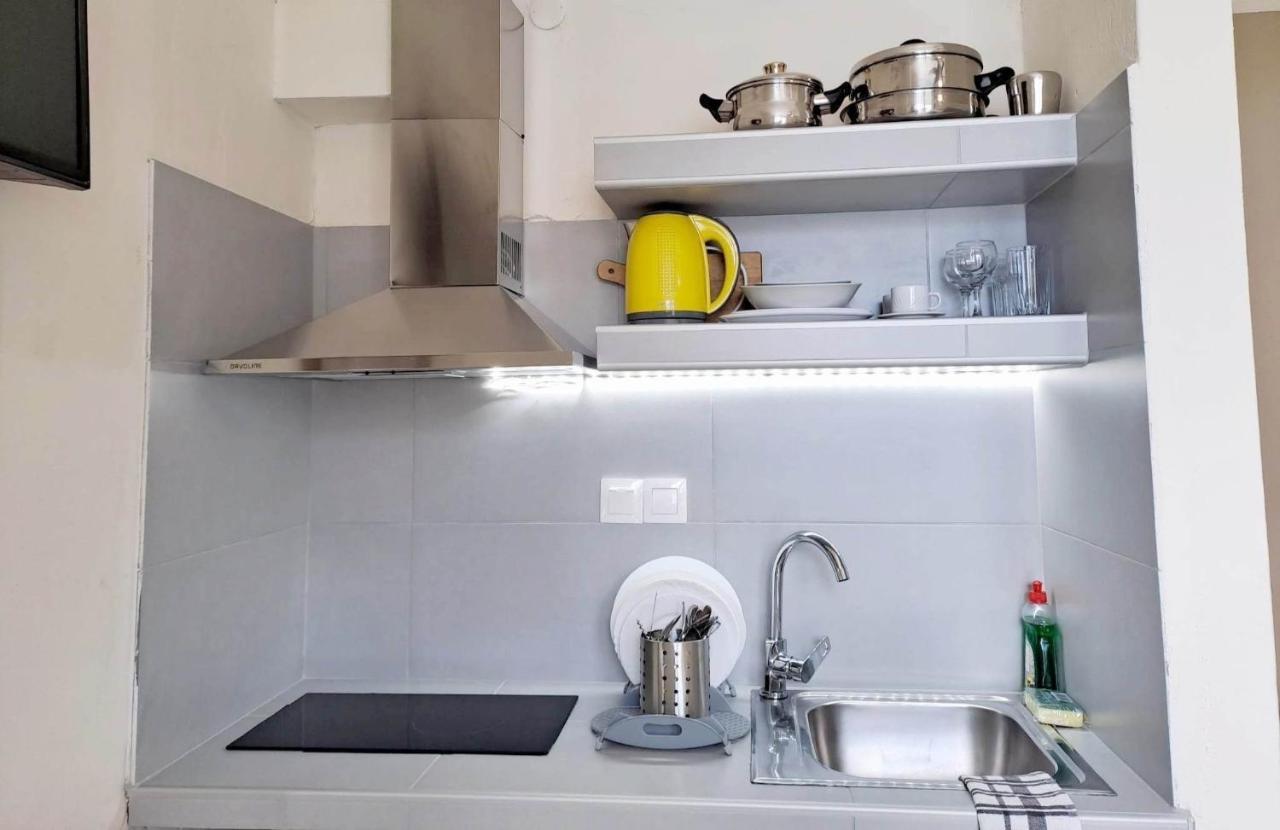 איה אפימיה Ballas Apartments מראה חיצוני תמונה