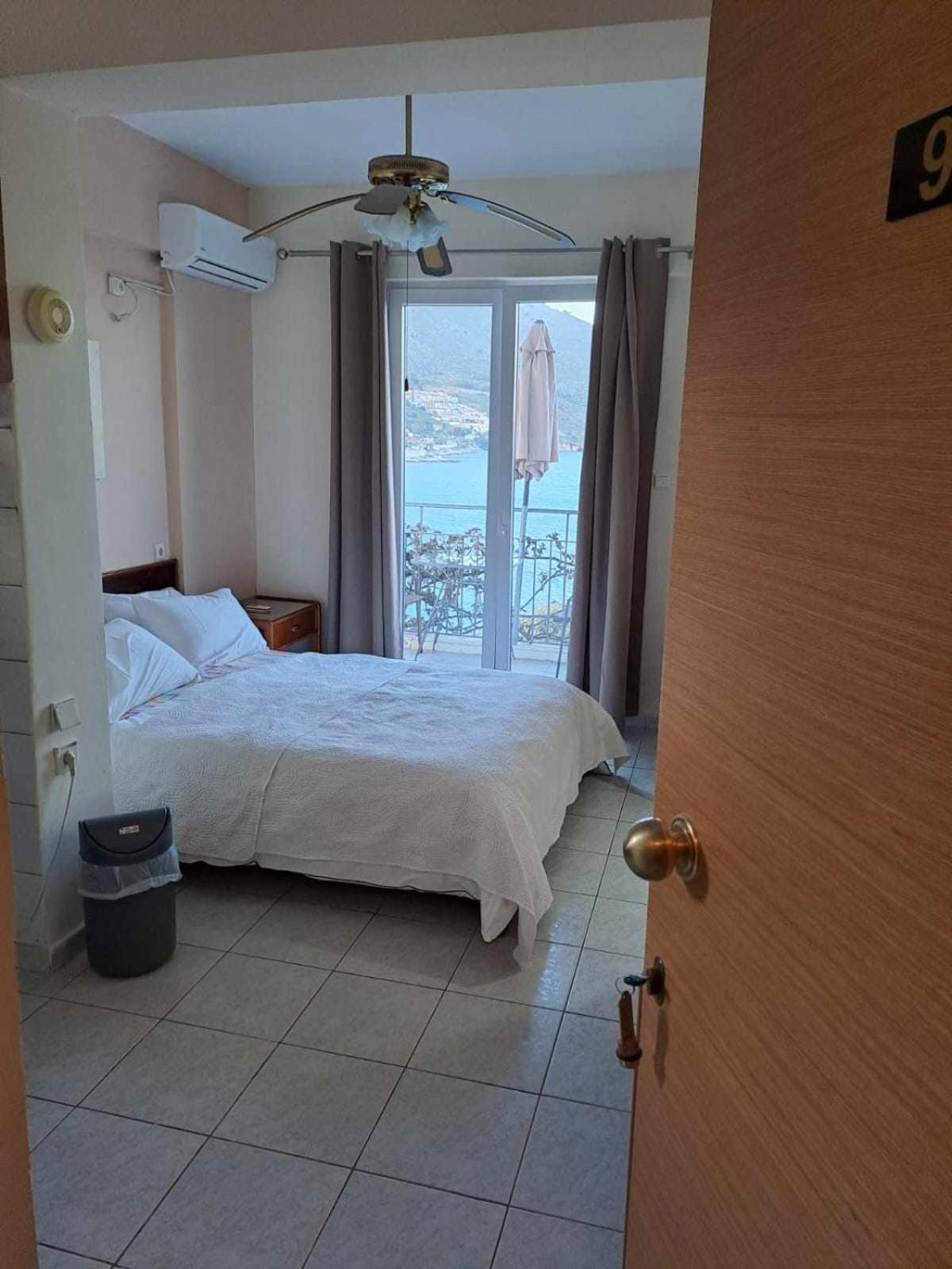 איה אפימיה Ballas Apartments מראה חיצוני תמונה