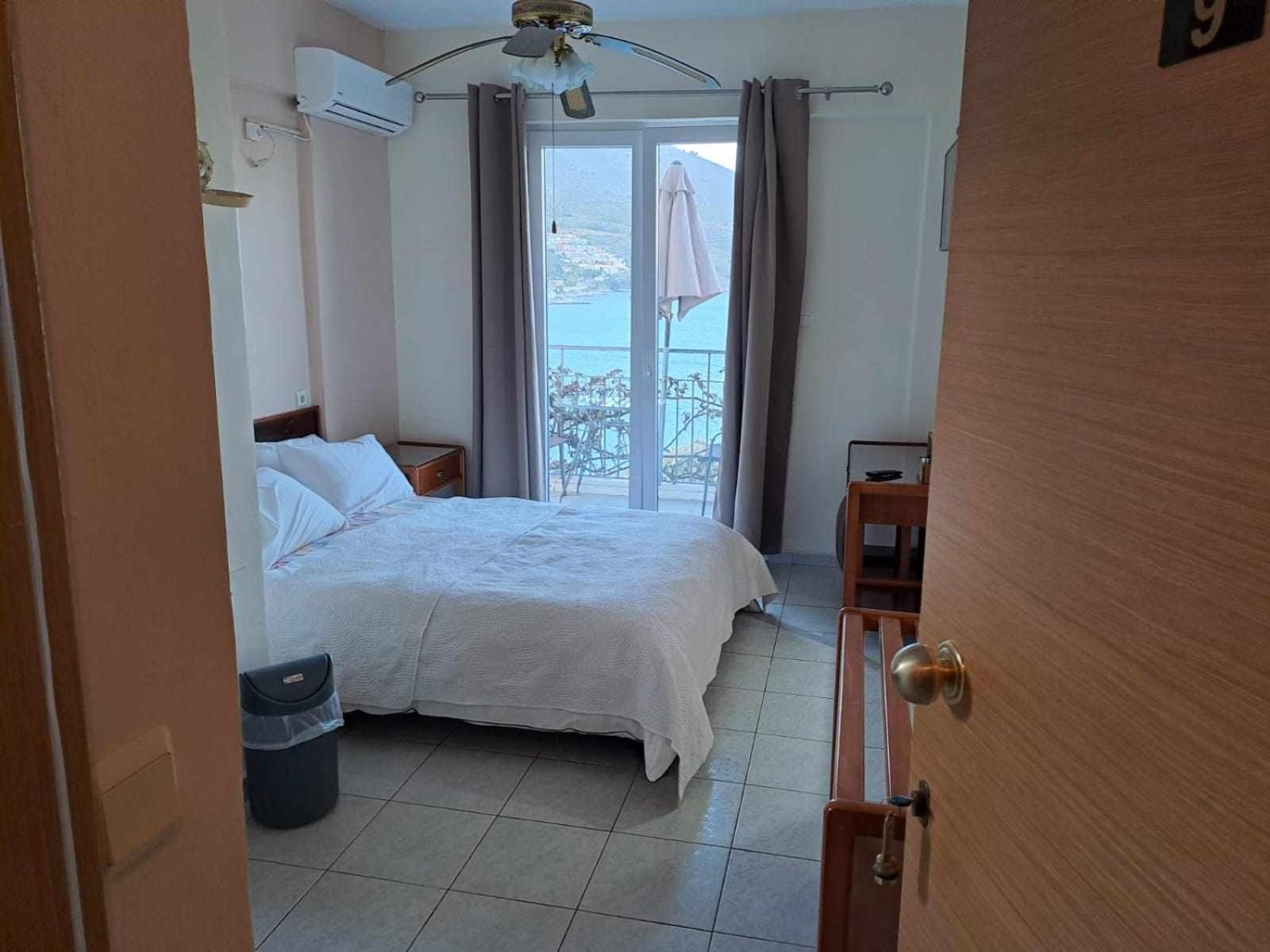 איה אפימיה Ballas Apartments מראה חיצוני תמונה