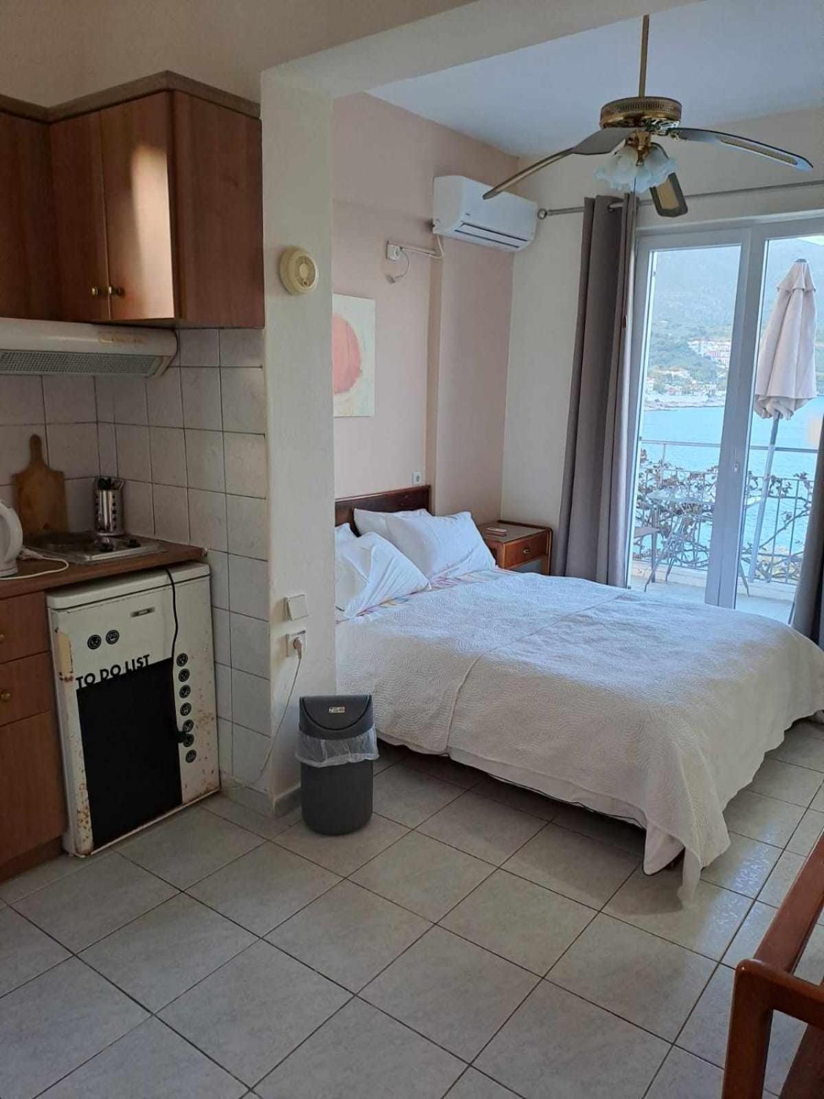 איה אפימיה Ballas Apartments מראה חיצוני תמונה
